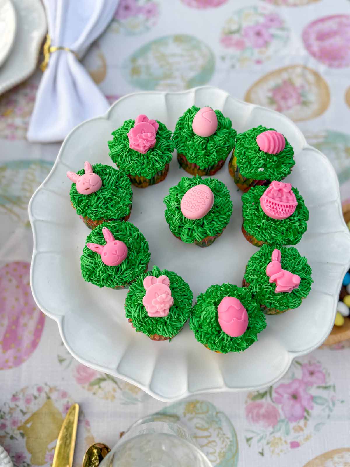 Entertaining expert, journalist and lifestyle blogger Candie Anderson of candieanderson.com shares her festive Easter cupcakes she made using green frosting as grass and adorable Easter candies she made using silicone molds.