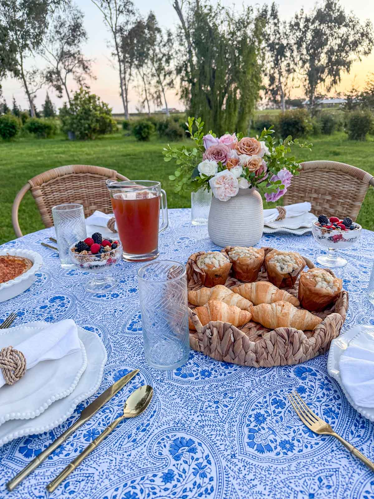 Entertaining expert, journalist and lifestyle blogger Candie Anderson of candieanderson.com shares how she adorned her blue and white paisley print tablecloth with delicious food and entertaining essentials for her elegant outdoor brunch.