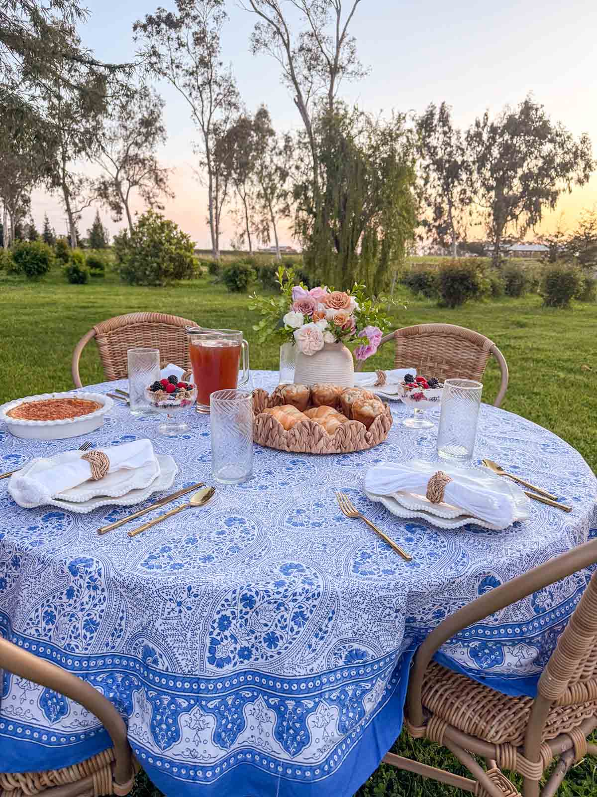 Entertaining expert, journalist and lifestyle blogger Candie shows you how to host a gorgeous outdoor brunch with delicious food and beautiful entertaining essentials.