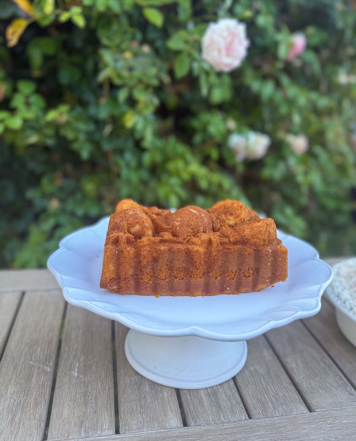 Entertaining expert, Candie Anderson of candieanderson.com shares her Nordic Ware Citrus Blossom Loaf Cake on her Italian summer theme console table.