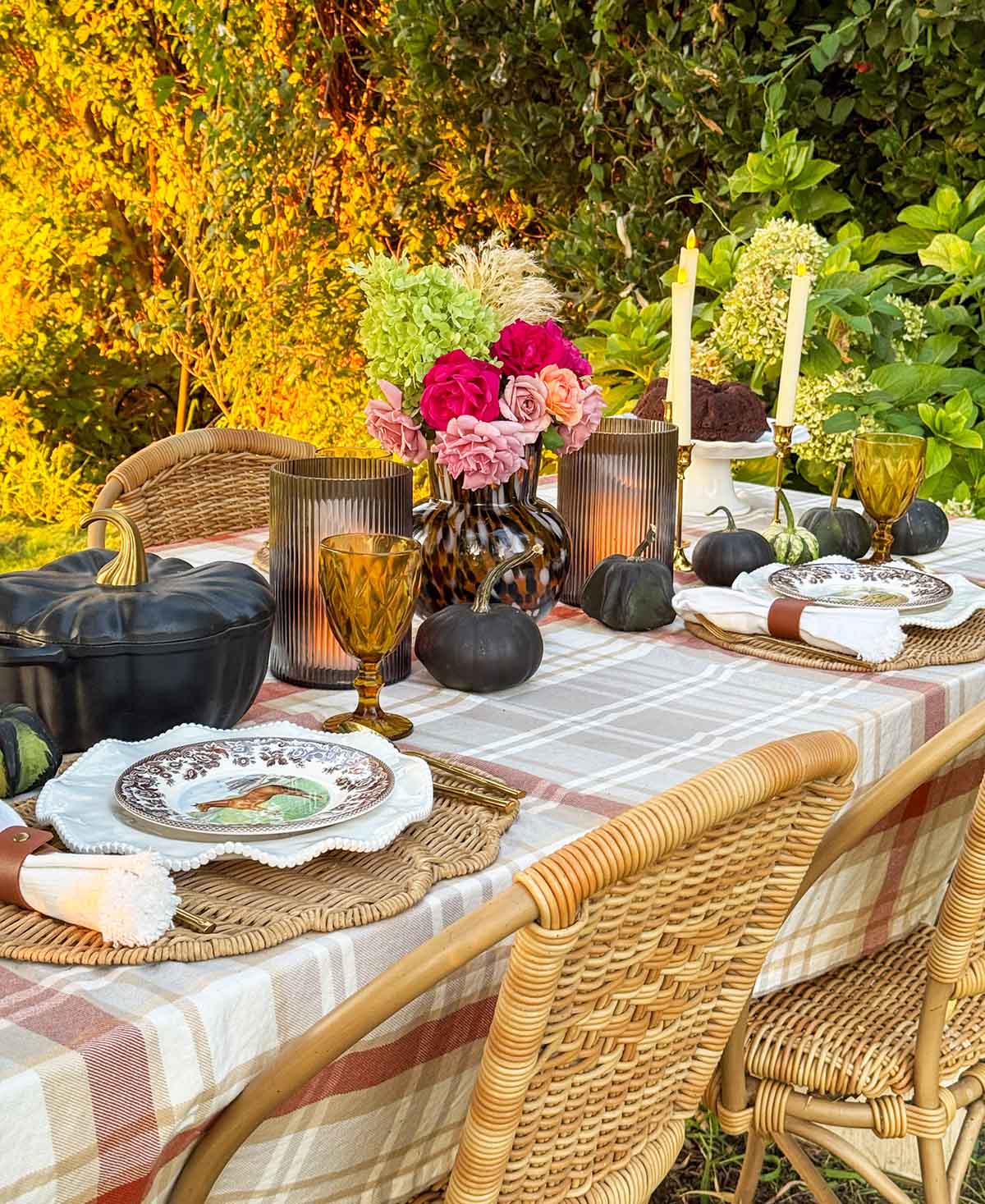 Entertaining expert, Candie Anderson shows you how to create an elegant outdoor fall tablescape.