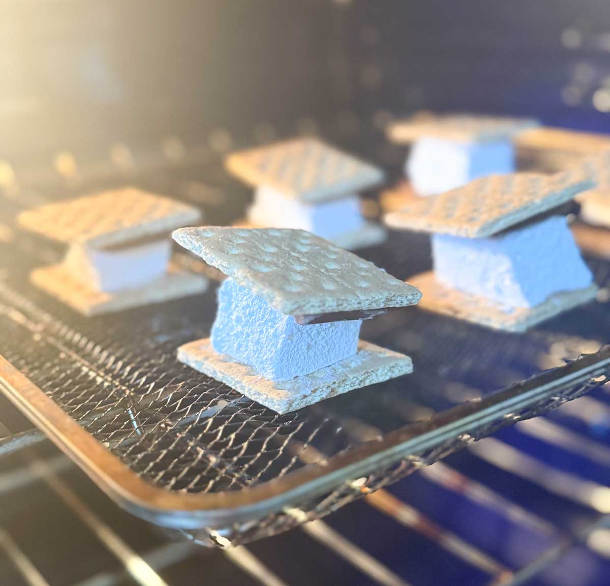 Entertaining expert, Candie Anderson of candieanderson.com shows you how to air fry s'mores and homemade marshmallows in your oven.