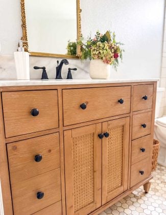Lifestyle expert, journalist and blogger Candie Anderson of candieanderson.com shares how she organized her beautiful Birch Lane Berkely bathroom vanity, and offers tips on you can organize the vanity in your primary and/or guest bathroom easily and efficiently.