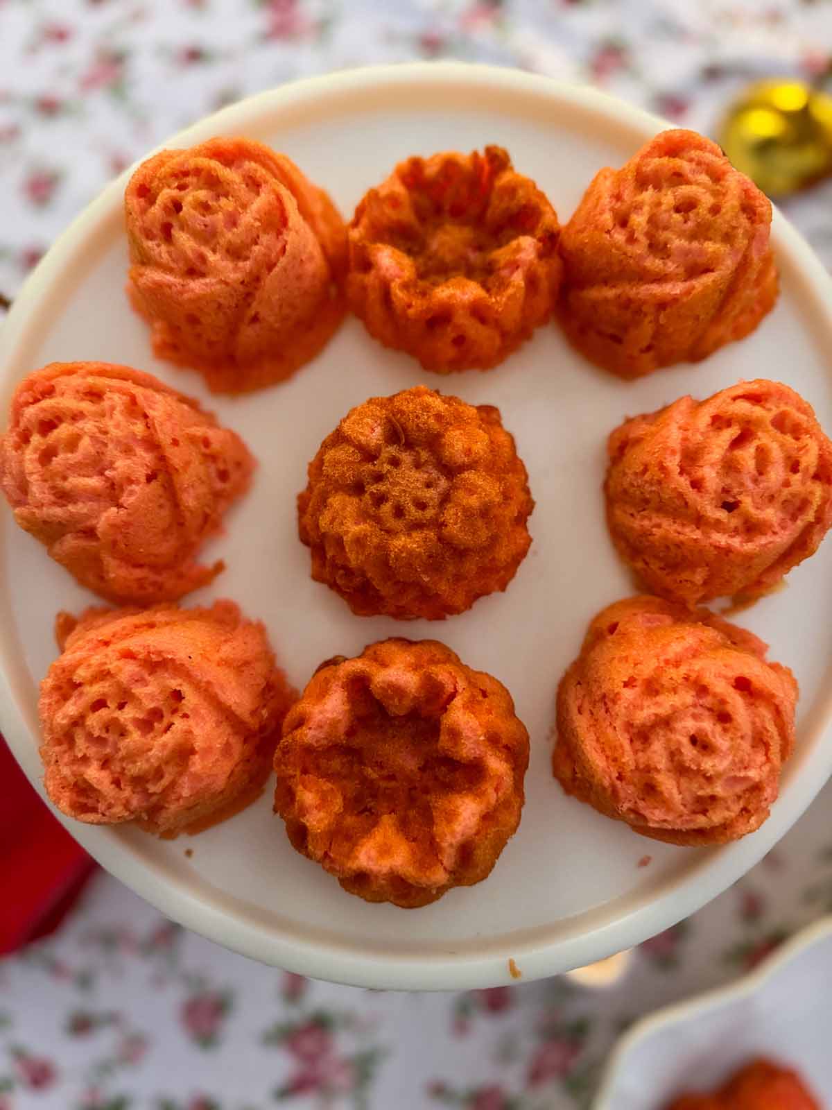 Entertaining expert, journalist and lifestyle blogger Candie Anderson of candieanderson.com shares her beautiful mini rose cakelets that were baked using a Nordic Ware Rose Cakelet Pan.