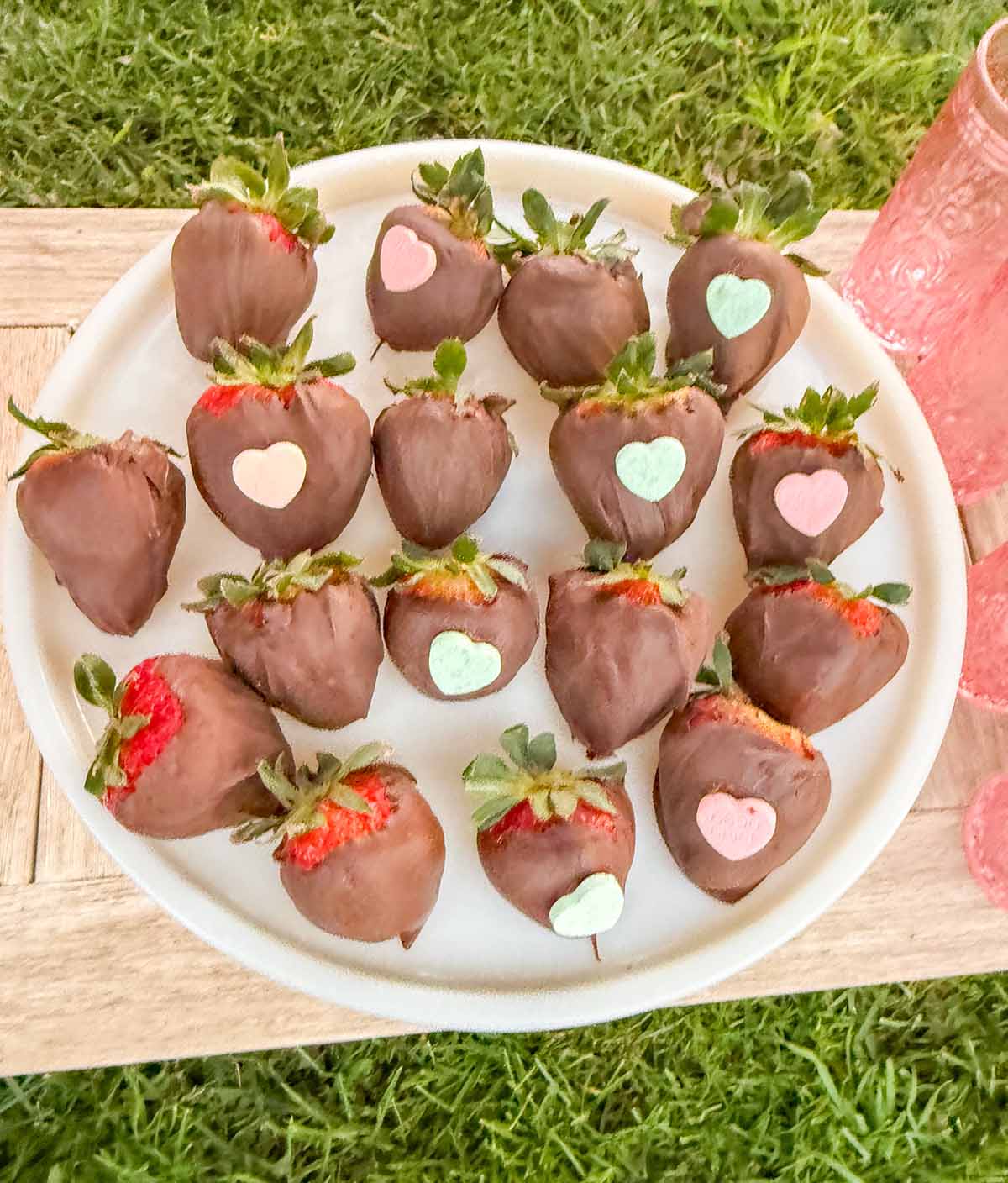 Entertaining expert, journalist and lifestyle blogger Candie Anderson of candieanderson.com shows how to create chocolate covered strawberries for Valentine's Day.
