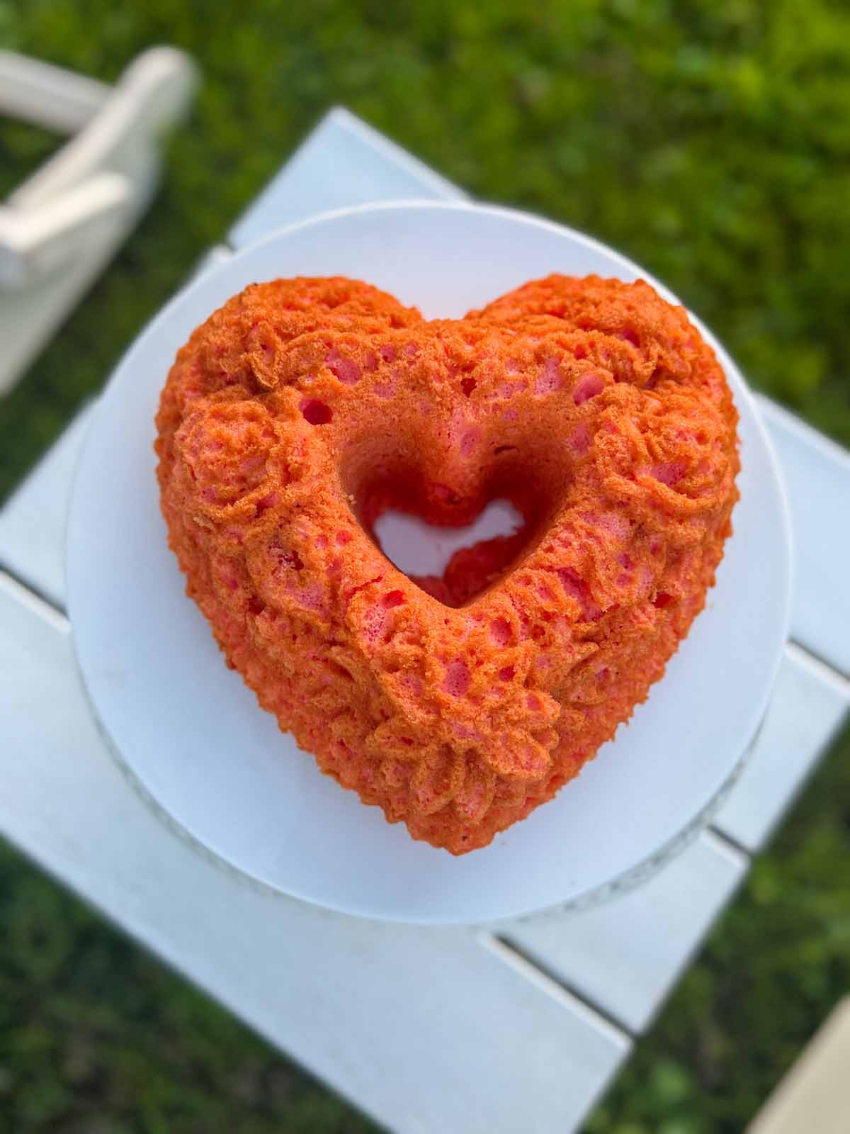 Entertaining expert, journalist and lifestyle blogger Candie Anderson of candieanderson.com shares her beautiful heart shaped cake, which she made with her Nordic Ware heart shaped pan. It looks great on this classic white side table!