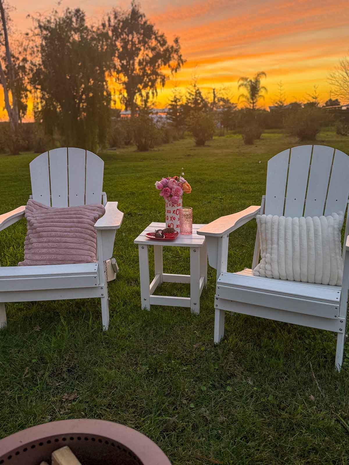 Entertaining expert, journalist and lifestyle blogger Candie Anderson of candieanderson.com shows you how to throw a Valentine's Day party with classic white Adirondack chairs, cozy faux fur throw pillows in light pink and cream, and a smokeless fire pit.