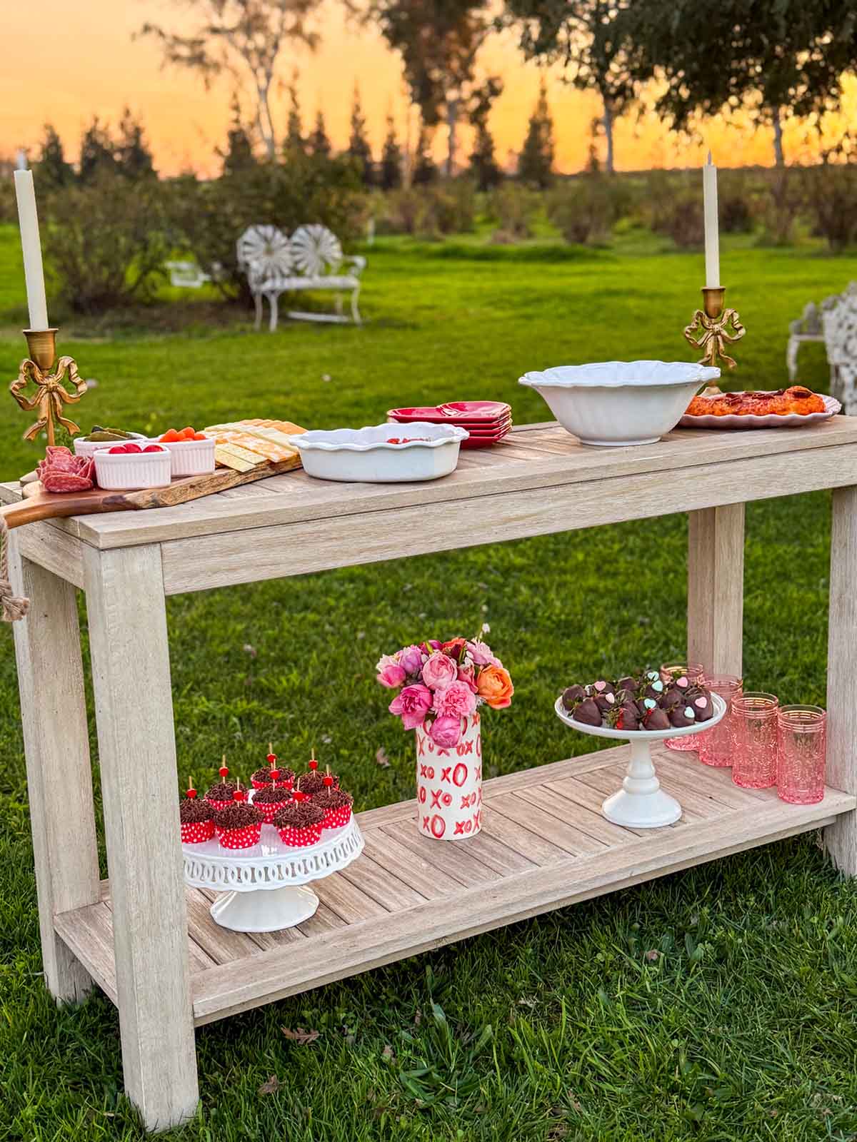 Entertaining expert, journalist and lifestyle blogger Candie Anderson of candieanderson.com shares her beautiful Valentine's Day outdoor hosting set up! 