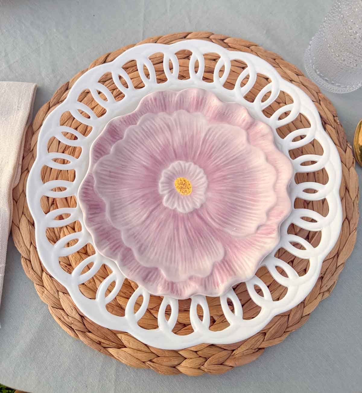 Entertaining expert, Candie Anderson of candieanderson.com shows how she created this beautiful spring tablescape with gorgeous Certified International Wildflower Dessert Plates.
