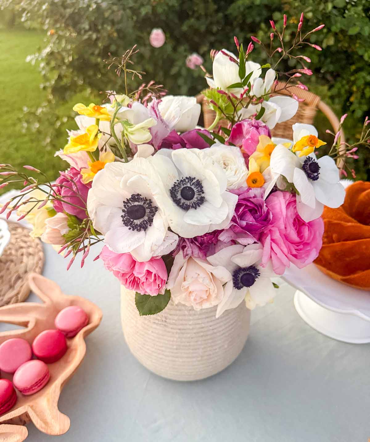 Entertaining expert, journalist and lifestyle blogger Candie Anderson of candieanderson.com shares her beautiful floral arrangement in a ceramic ribbed vase on a spring tablescape.