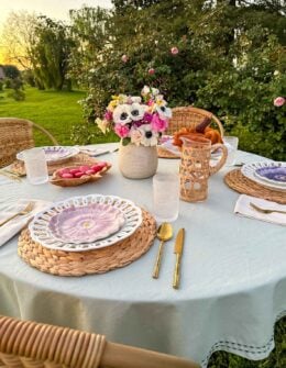 Entertaining expert, journalist and lifestyle blogger Candie Anderson of candieanderson.com shows you how to create a beautiful spring tablescape that is perfect for Easter.