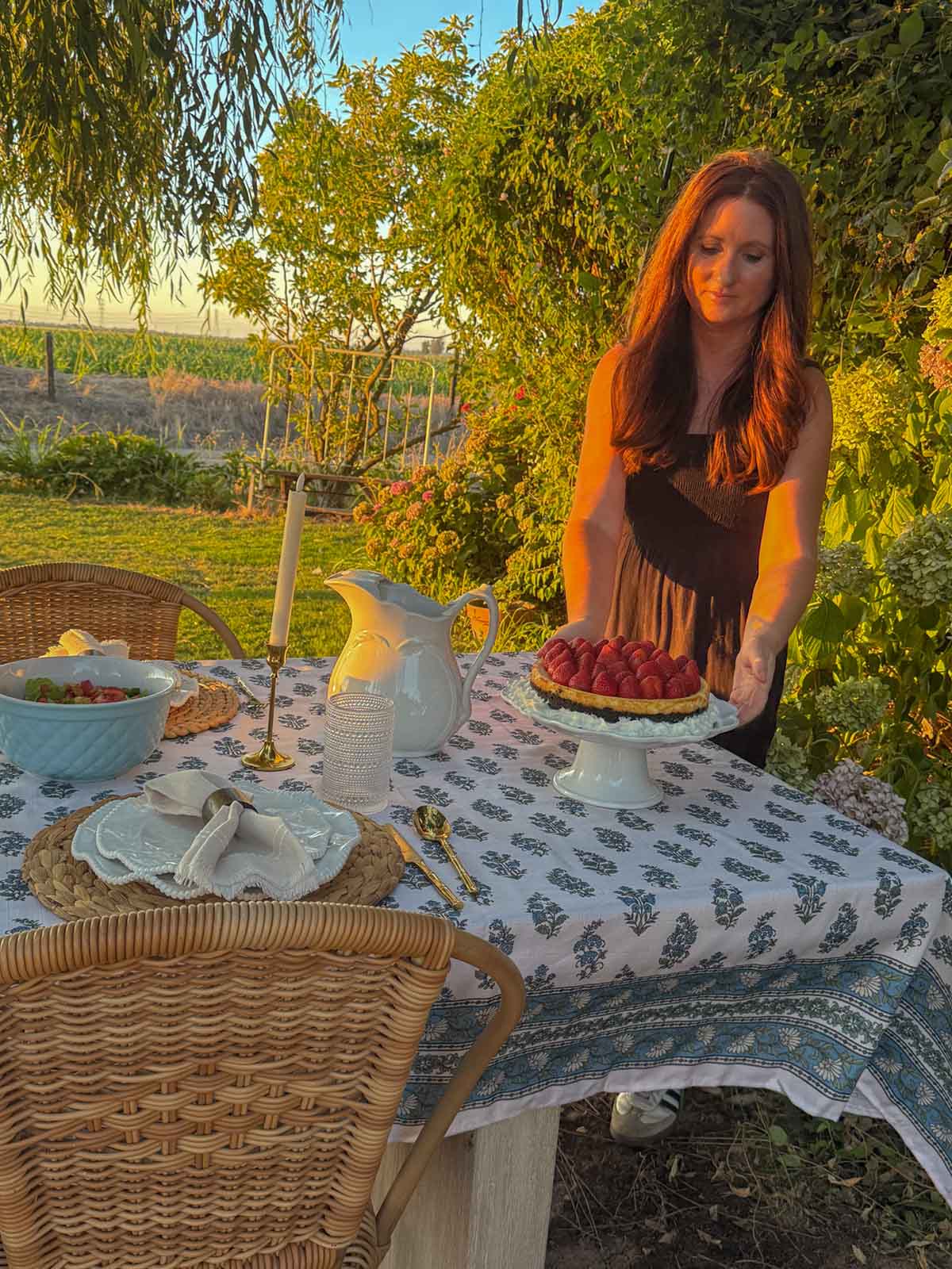 Renowned entertaining expert, journalist and interior design blogger Candie Anderson of candieanderson.com shows you how to create a beautiful backyard dinner party you and your family will love.