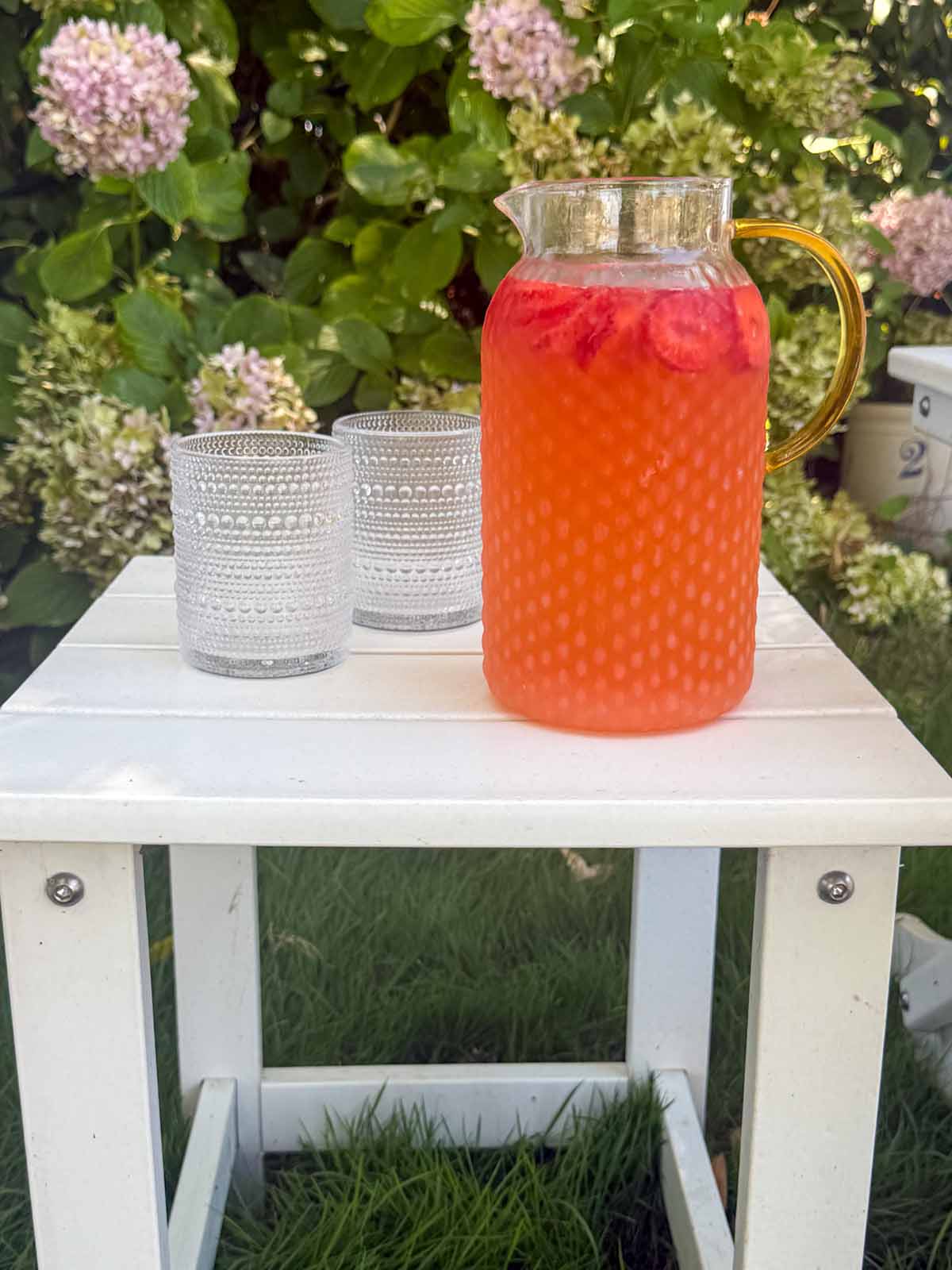 Lifestyle expert, journalist and interior design blogger Candie Anderson of candieanderson.com shares her beautiful Fortessa Jupiter glasses on her classic white outdoor side table.