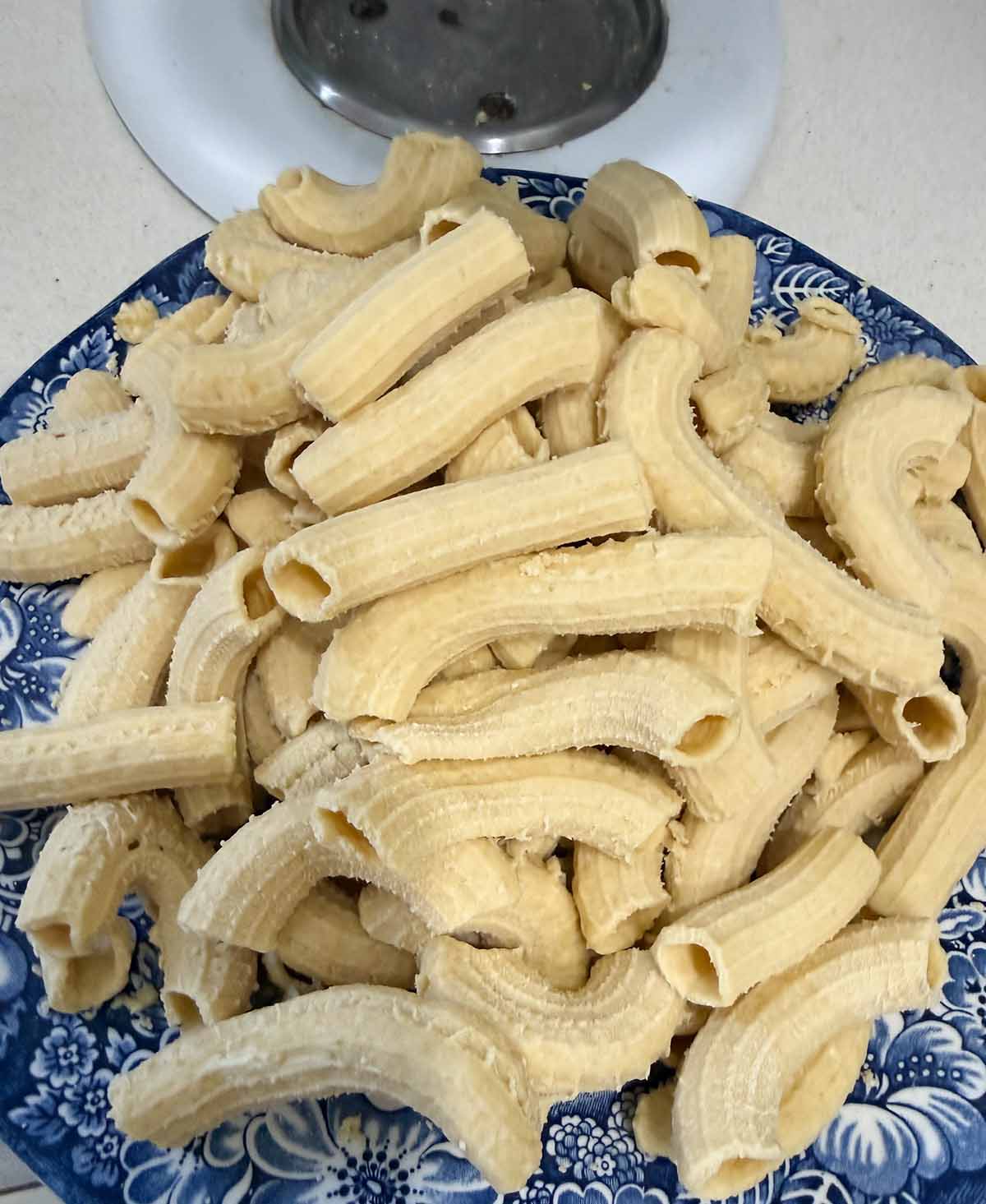 Entertaining expert, journalist and lifestyle blogger Candie Anderson of candieanderson.com features her delicious homemade rigatoni pasta which she made using her amazing new KitchenAid Pasta Press attachment! You can make six different types of pasta with this attachment.