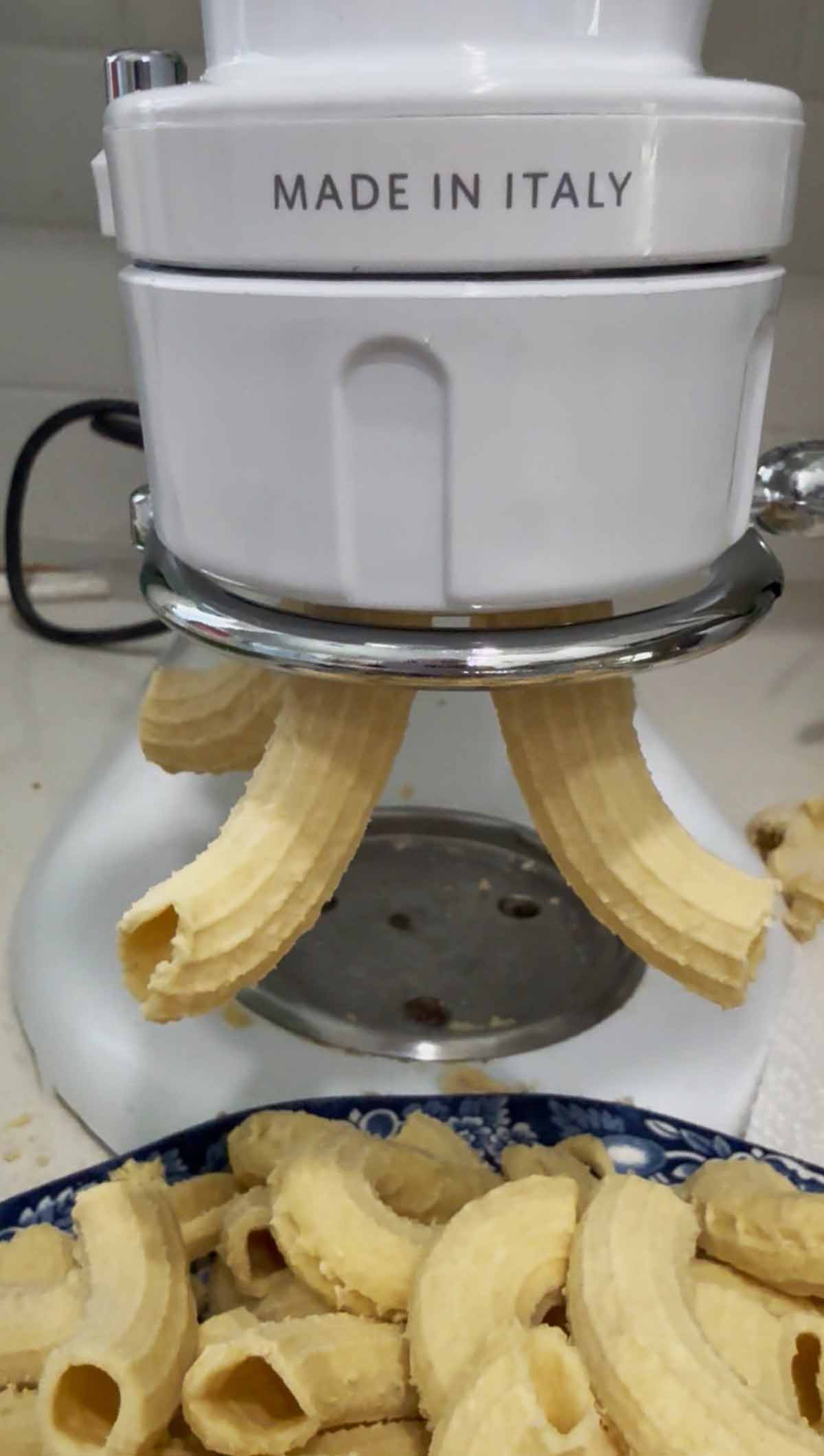 Entertaining expert, journlalist and lifestyle blogger Candie Anderson of candieanderson.com shows how she made delicious homemade rigatoni using her KitchenAid Pasta Press attachment.
