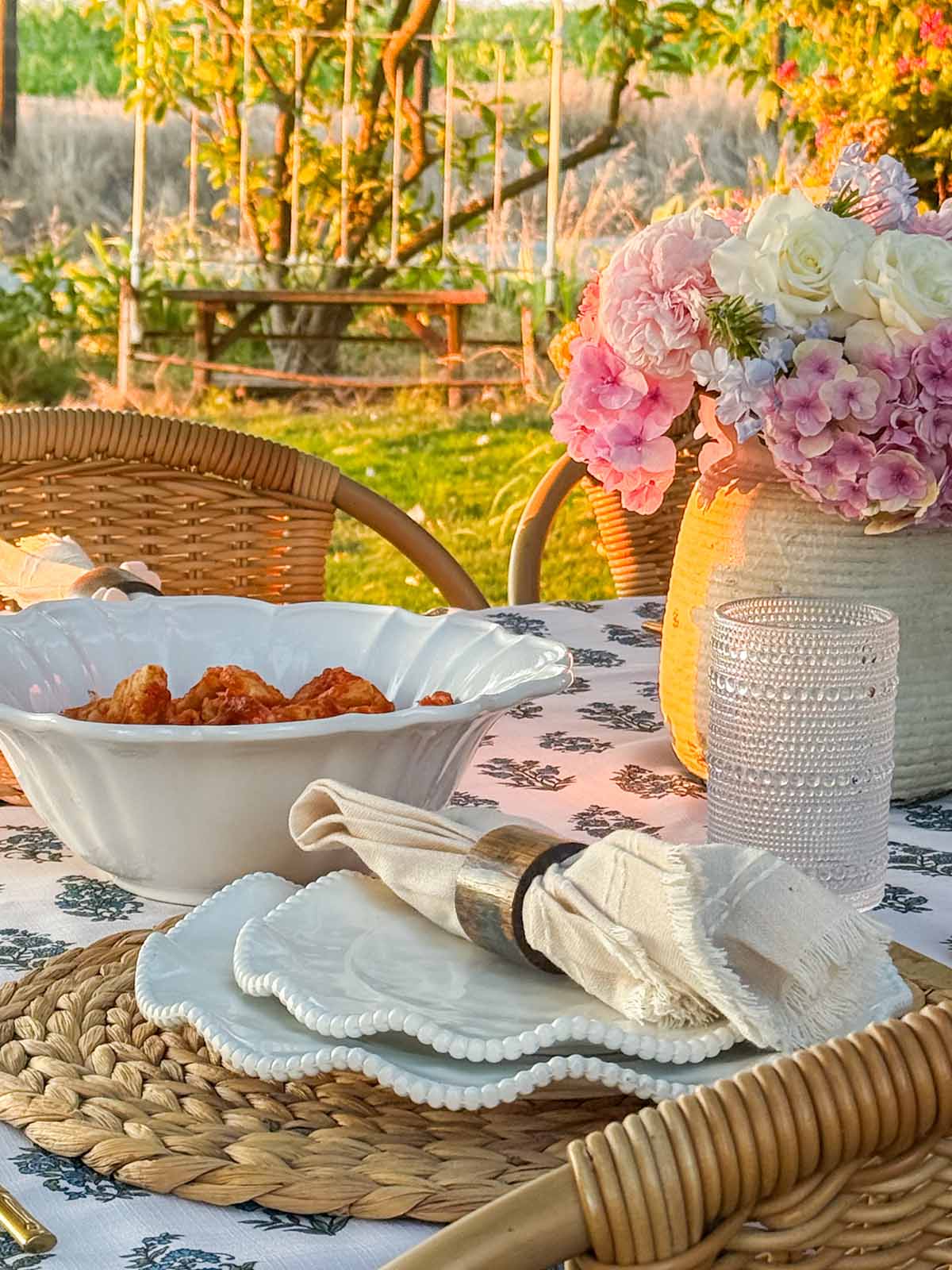 Entertaining expert, journalist and lifestyle blogger Candie Anderson of candieanderson.com shares tips on creating a summer backyard dinner party.