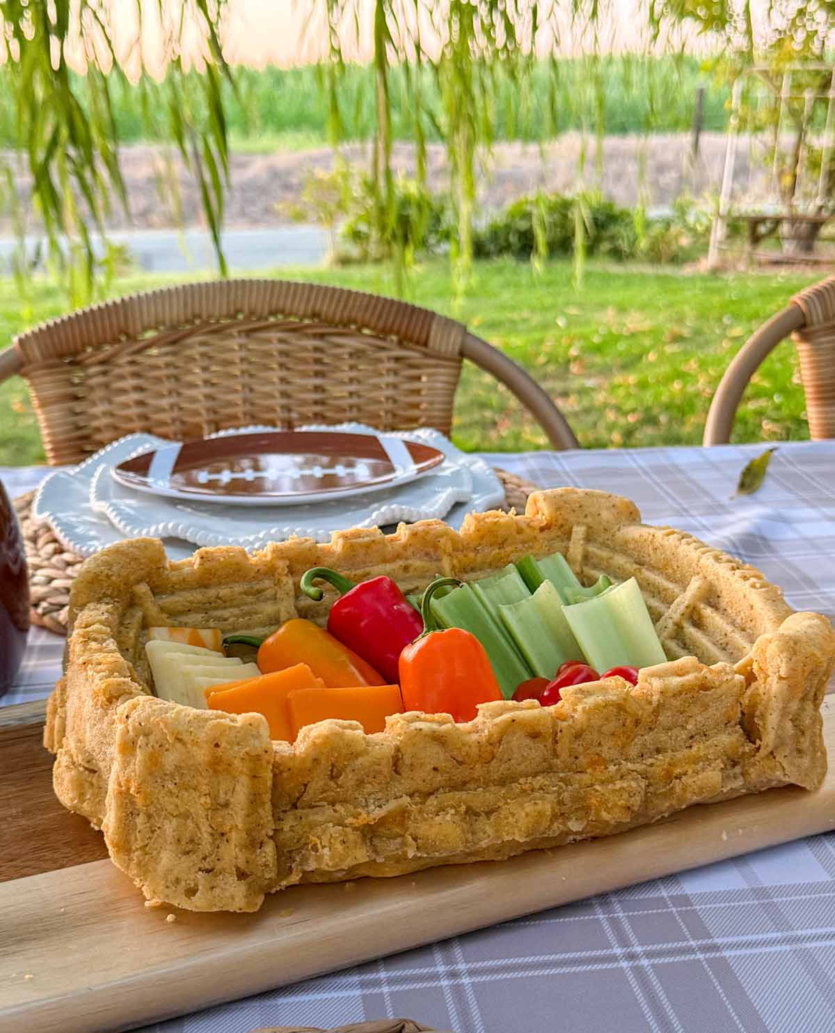 Entertaining expert, journalist, food lover and football fan Candie Anderson of candieanderson.com shares her homemade stadium cheesy beer bread, which she made using her Nordic Ware Stadium Bread pan. She filled it with charcuterie cheese, chopped celery, mini sweet peppers and grape tomatoes.