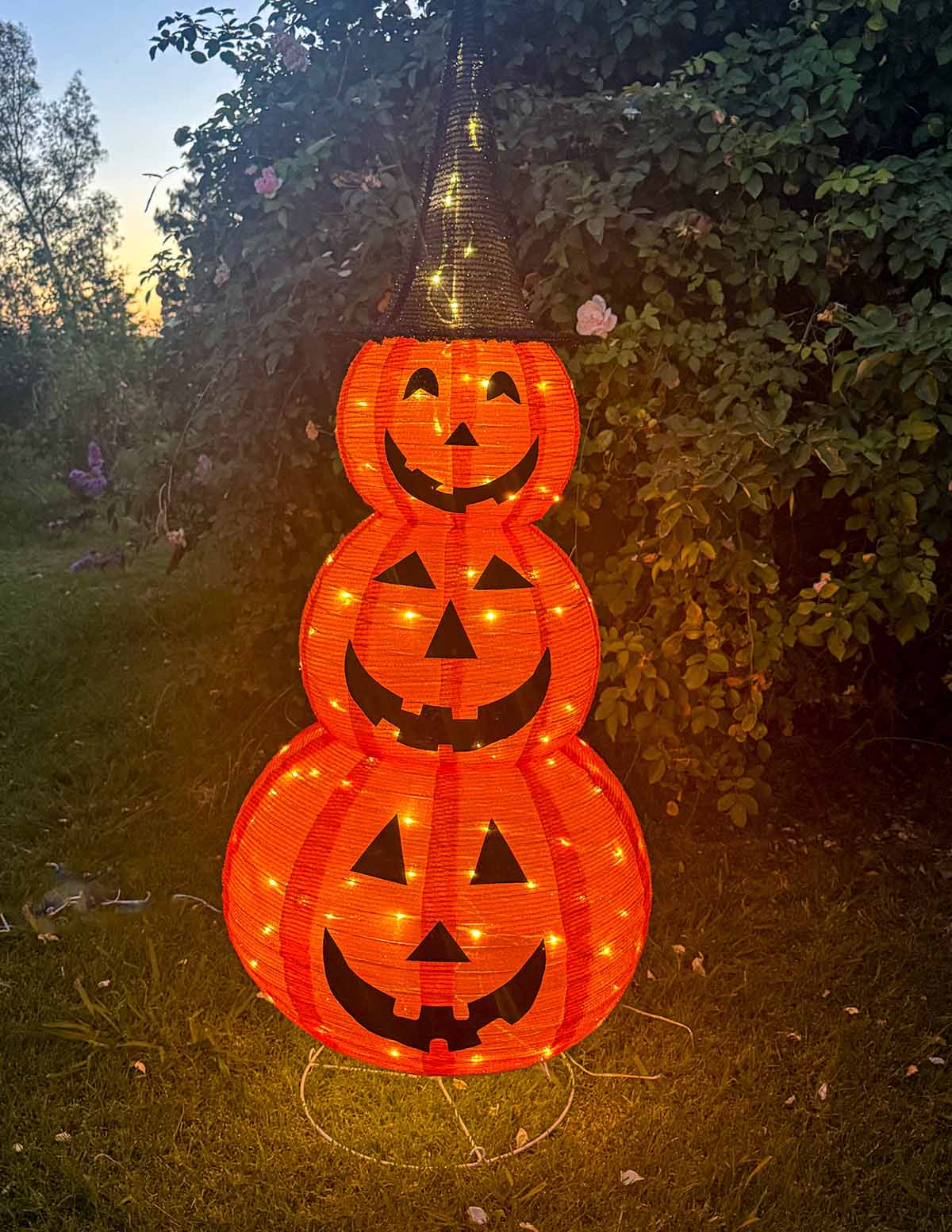 Entertaining expert, journalist and lifestyle blogger Candie Anderson of candieanderson.com shares the Birch Lane 5FT Pre-Lit Collapsible Halloween Jack-O-Lantern Pumpkin Decorations featured at her Halloween party.