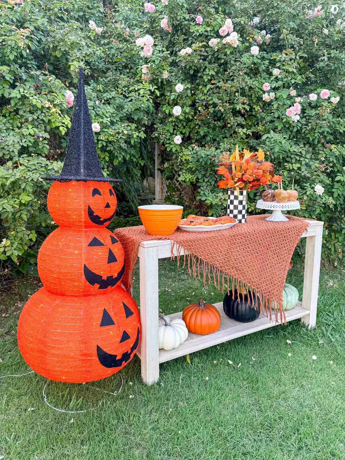 Entertaining expert, journalist and lifestyle blogger Candie Anderson of candieanderson.com shares the best Halloween party console table.