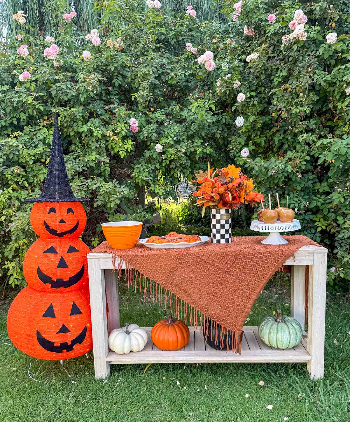 Entertaining expert, journalist and lifestyle blogger Candie Anderson of candieanderson.com shares how she adorned her food station with a jackolantern pizza, caramel apples and cheese tortellini salad at her Halloween party.