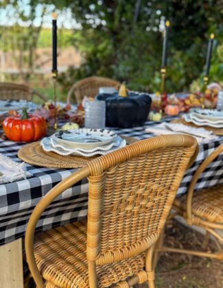Entertaining expert, journalist and lifestyle blogger Candie Anderson of candieanderson.com shares the secret to throwing a fun and festive Halloween party with a beautiful outdoor tablescape.
