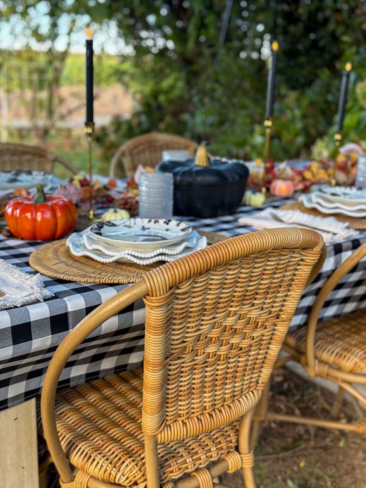 Entertaining expert, journalist and lifestyle blogger Candie Anderson of candieanderson.com shares the secret to throwing a fun and festive Halloween party with a beautiful outdoor tablescape.
