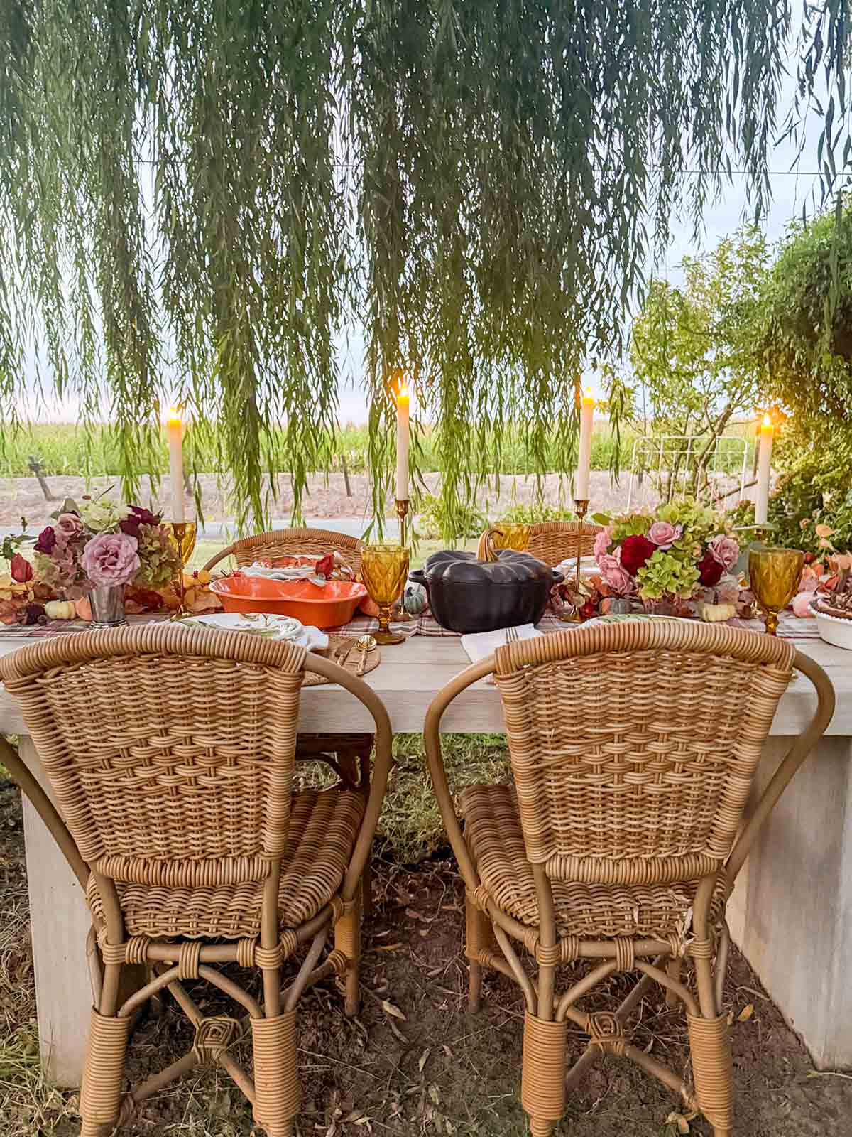 Entertaining expert, journalist and lifestyle blogger Candie Anderson of candieanderson.com shares how to style a heritage fall tablescape.