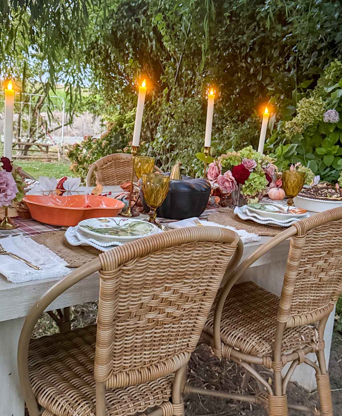 Entertaining expert, journalist and lifestyle blogger Candie Anderson of candieanderson.com shares how she decorated her heritage fall tablescape.