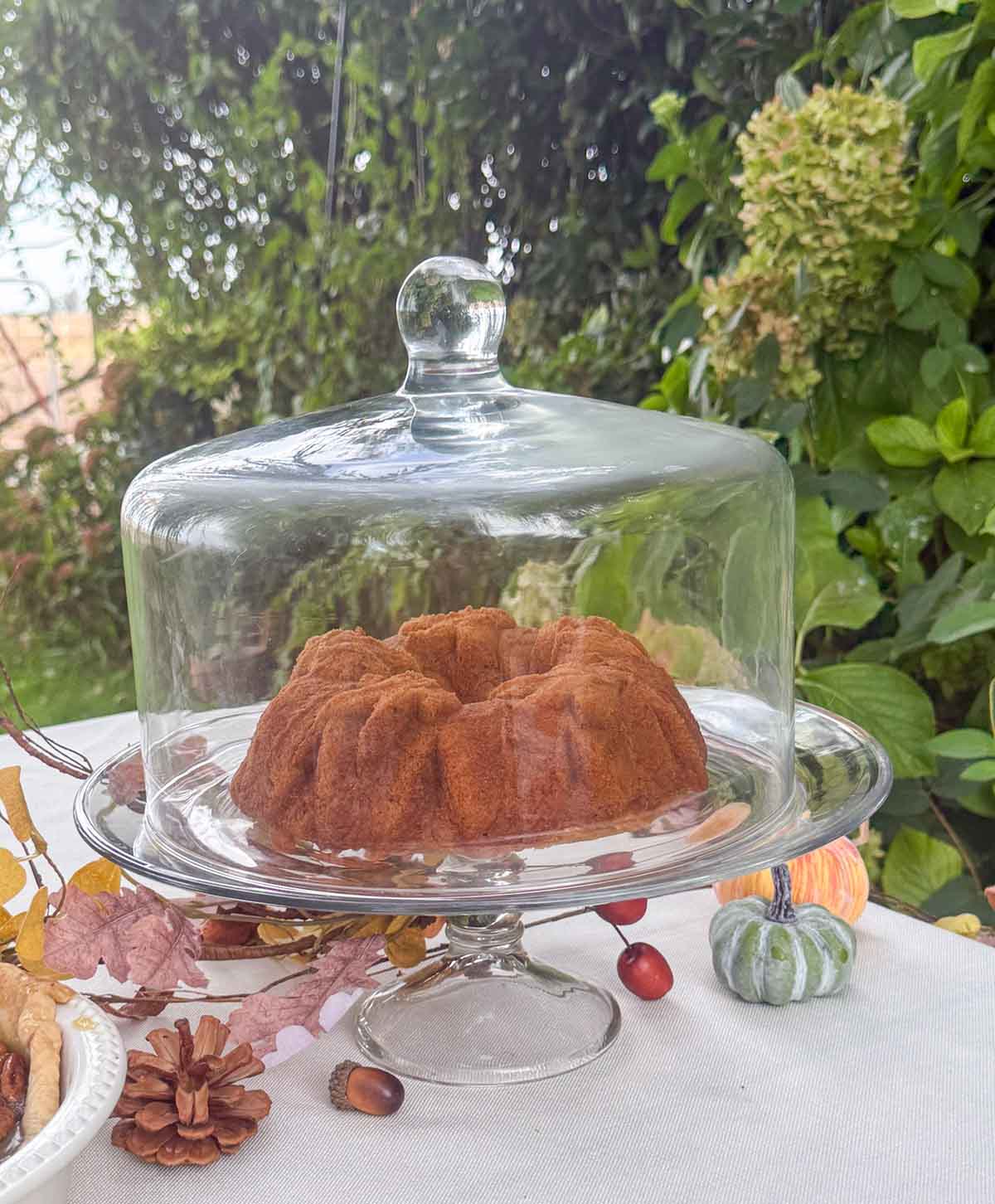 Entertaining expert, journalist and lifestyle blogger Candie Anderson of candieanderson.com shares the beautiful glass cake stand with a dome she used for her Harvest Leaf cake (on her Thanksgiving tablescape).