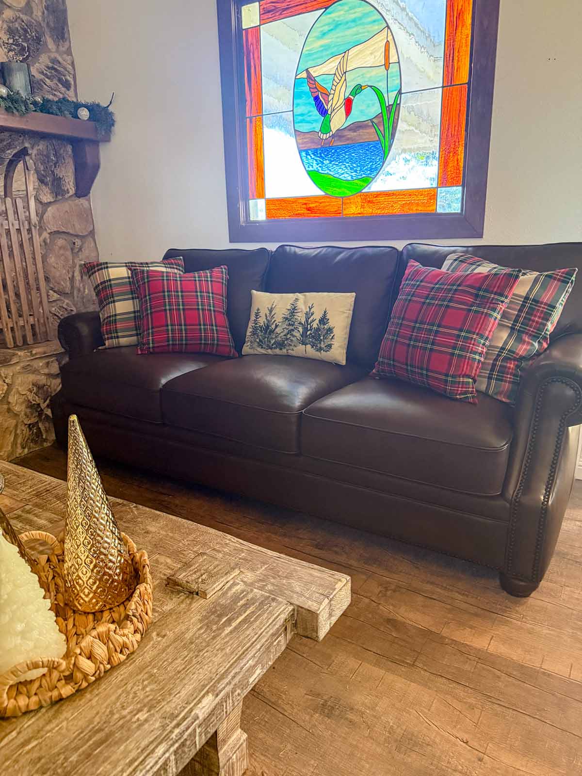 Lifestyle expert, journalist and interior design blogger Candie Anderson of candieanderson.com shares the beautiful Canora Grey genuine leather sofa she purchased from Wayfair decorated with plaid and Christmas throw pillows.