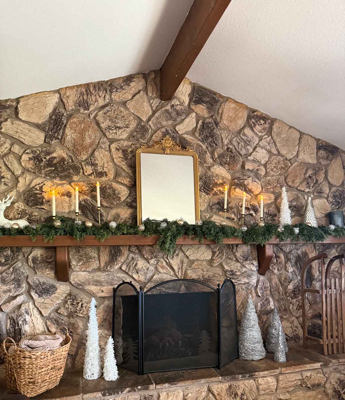 Entertaining expert, journalist and lifestyle blogger Candie Anderson of candieanderson.com shares how she decorated her stone fireplace mantel for Christmas.