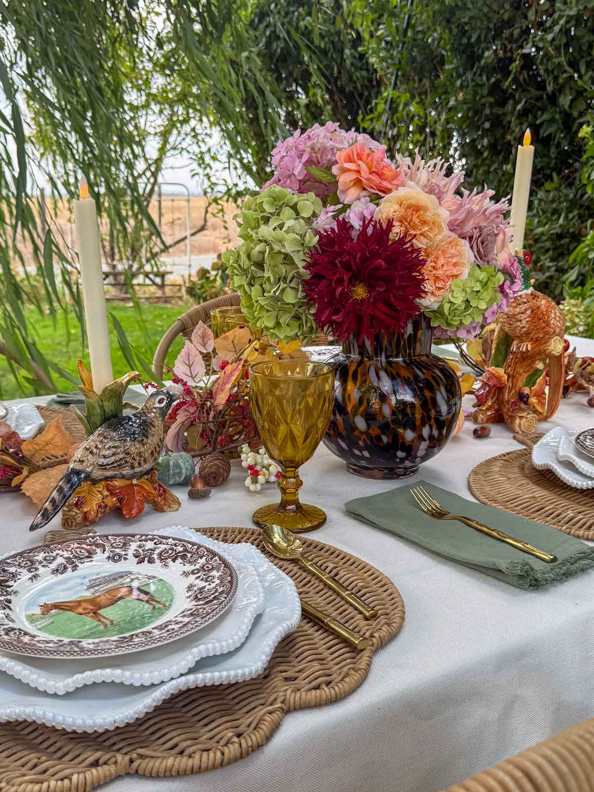 Entertaining expert, journalist and lifestyle blogger Candie Anderson of candieanderson.com shows you how to create an elegant Thanksgiving tablescape that you can recreate and that your family will love.