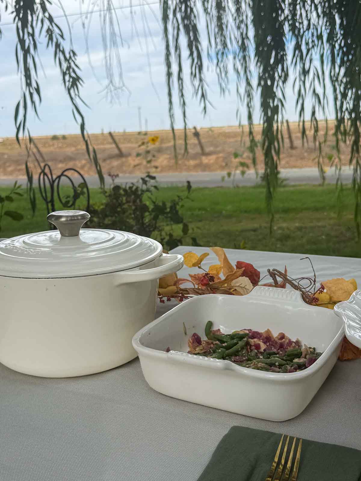 Entertaining expert, journalist and lifestyle blogger Candie Anderson of candieanderson.com shares the Le Creuset casserole dish she serving her green beans and bacon in for Thanksgiving.