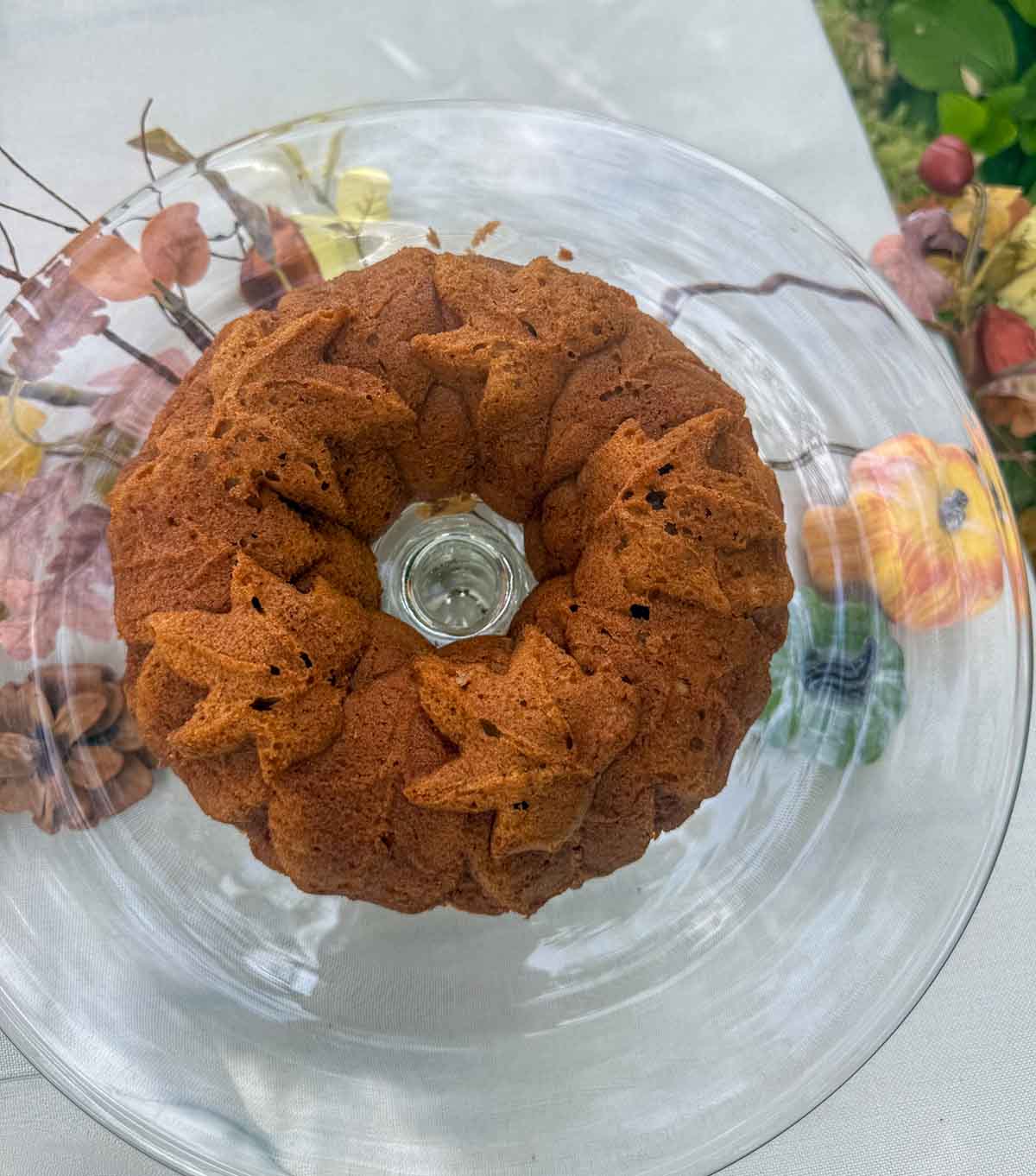 Entertaining expert, journalist, lifestyle blogger and baking enthusiast Candie Anderson of candieanderson.com shares the delicious Harvest Leaf Bundt Cake she made with her Nordic Ware Harveest Leaf Bundt Cake Pan.