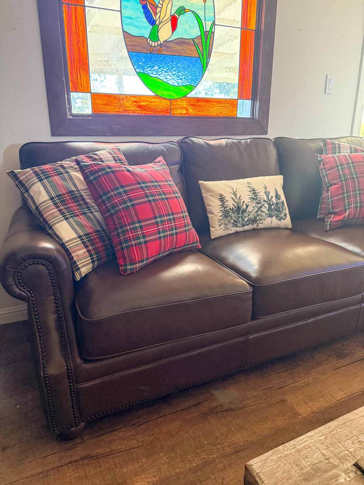 Entertaining expert, journalist and lifestyle blogger Candie Anderson of candieanderson.com shares the beautiful plaid throw pillows she layered on her new Canora Grey genuine leather sofa in her living room just in time for Christmas and the holiday season.