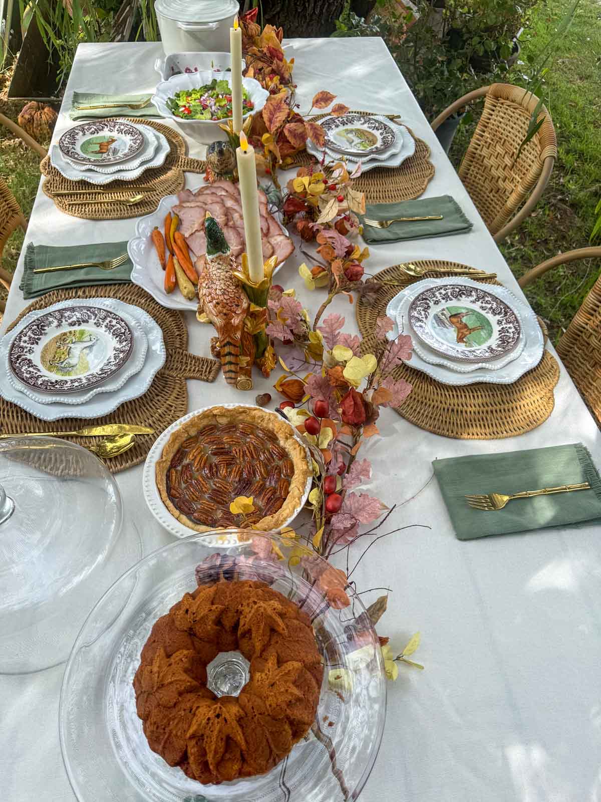 Entertaining expert, journalist and lifestyle blogger Candie Anderson of candieanderson.com shares the gorgeous elegant Thanksgiving tablescape she made with delicious and decadent desserts.