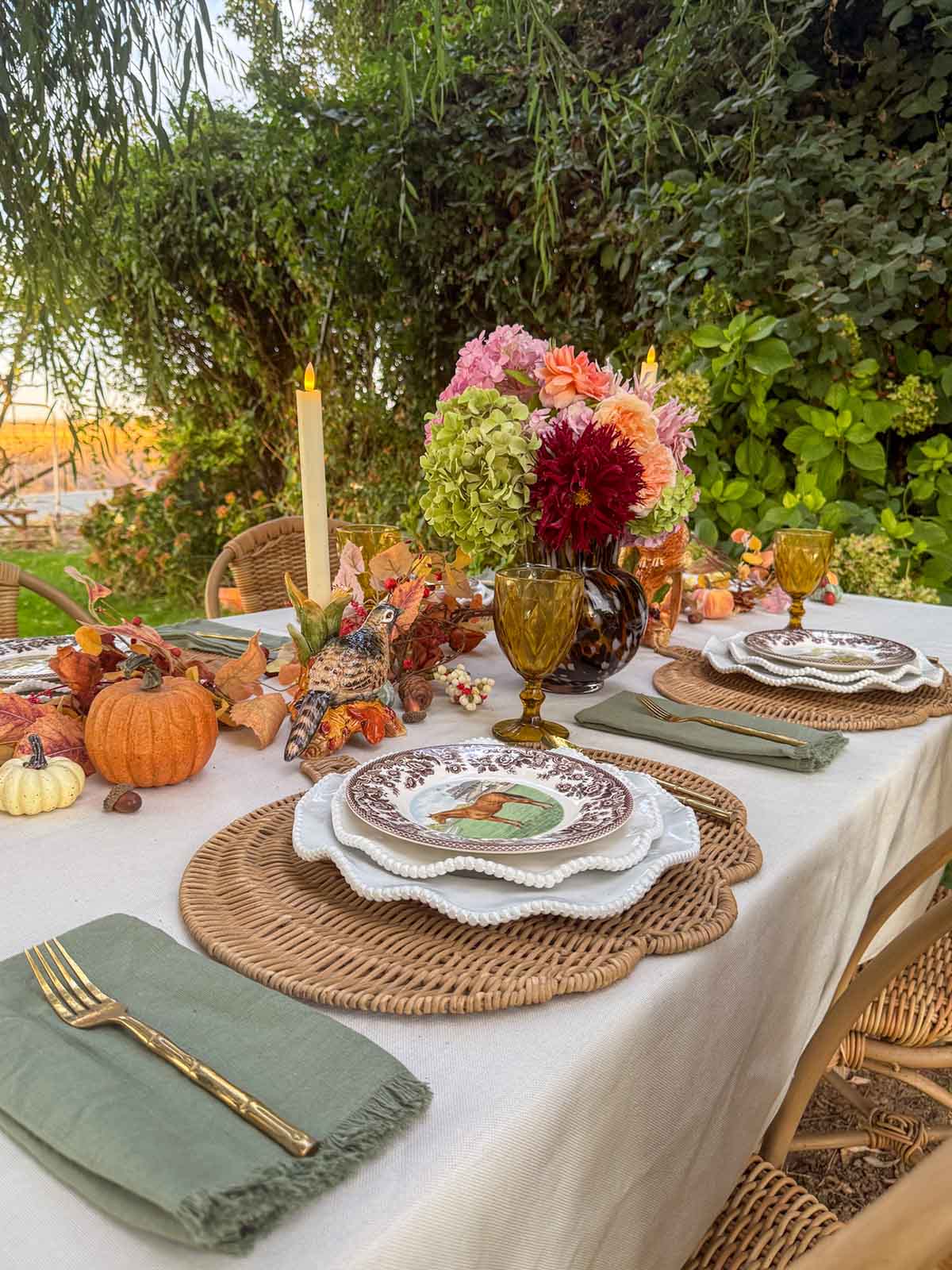 Entertaining expert, journalist and lifestyle blogger Candie Anderson of candieanderson.com shares her top Thanksgivint tablescape ideas.